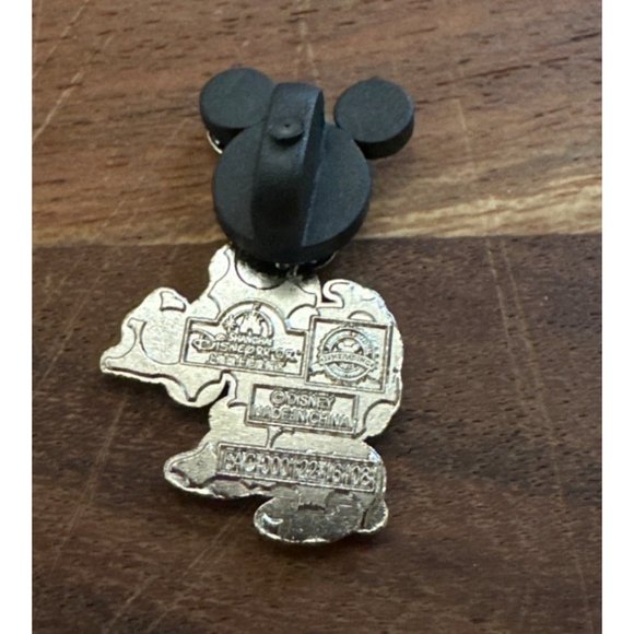 Disney Daisy Duck Mickey Trading Pin Spring 5 Pin Booster Pack Shanghai Authenti - Picture 2 of 5